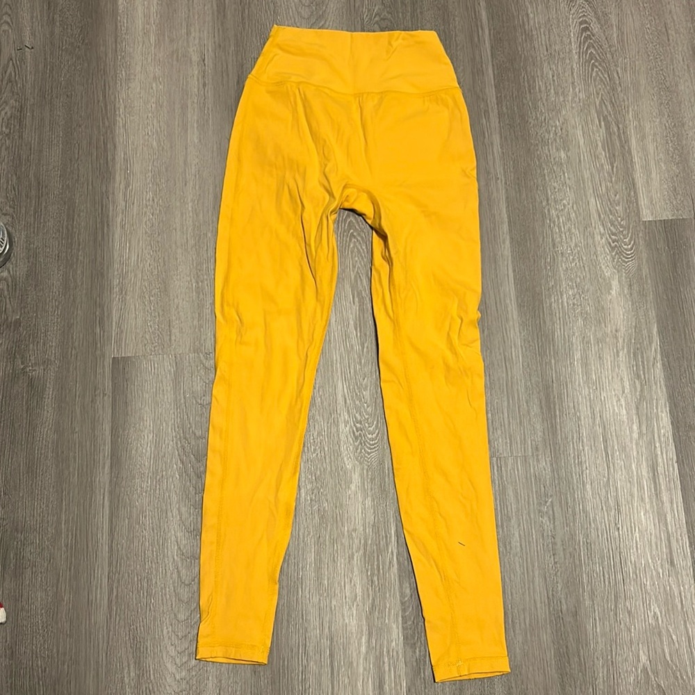 Buff bunny yellow leggings